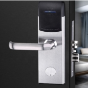 Cerradura electrónica para Hotel Hospitality y oficinas HL08 en puerta